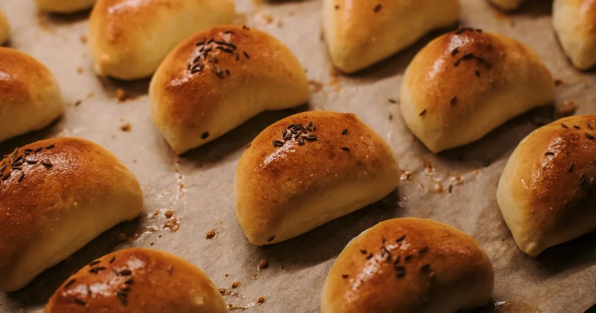 sourdough dinner rolls