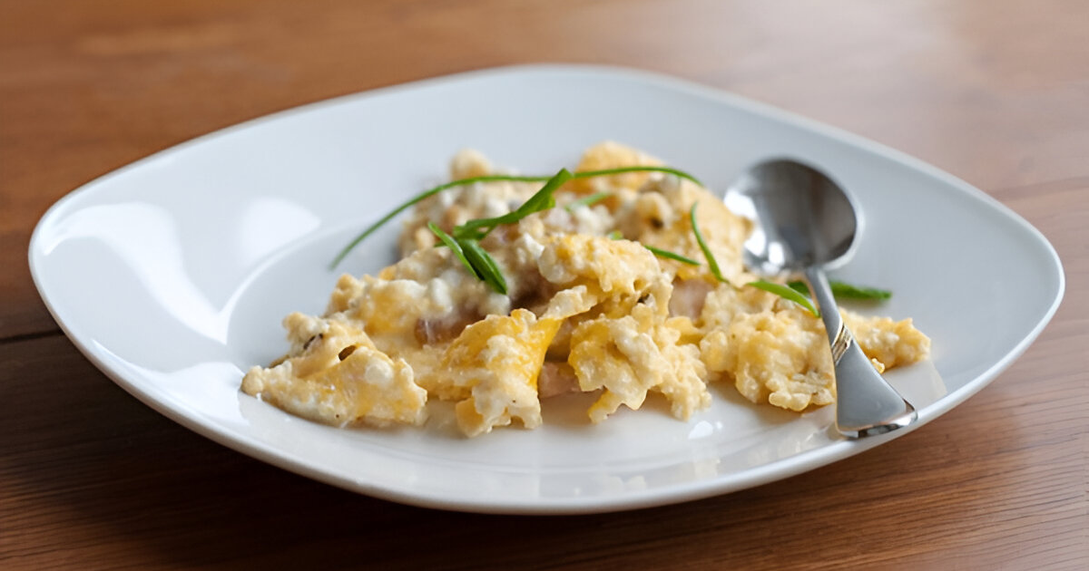 scrambled eggs with cottage cheese